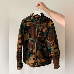 Timberland corduroy camouflage jacket in a men’s size medium. Worn once.
